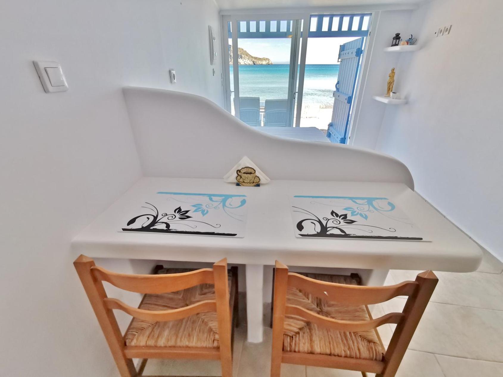 Blue Mare Apartments On The Beach Firopotamos Phòng bức ảnh